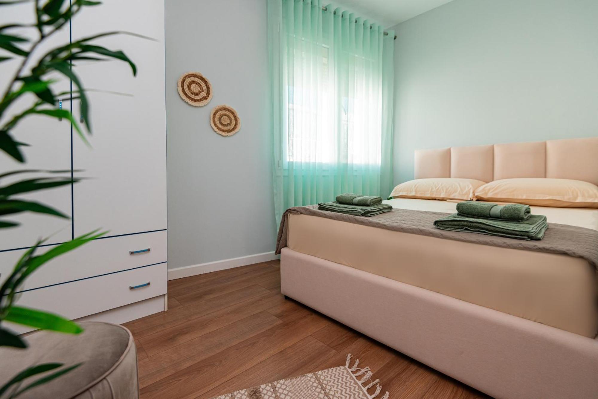 Vivi'S Seaside Apartment Durres Exterior photo
