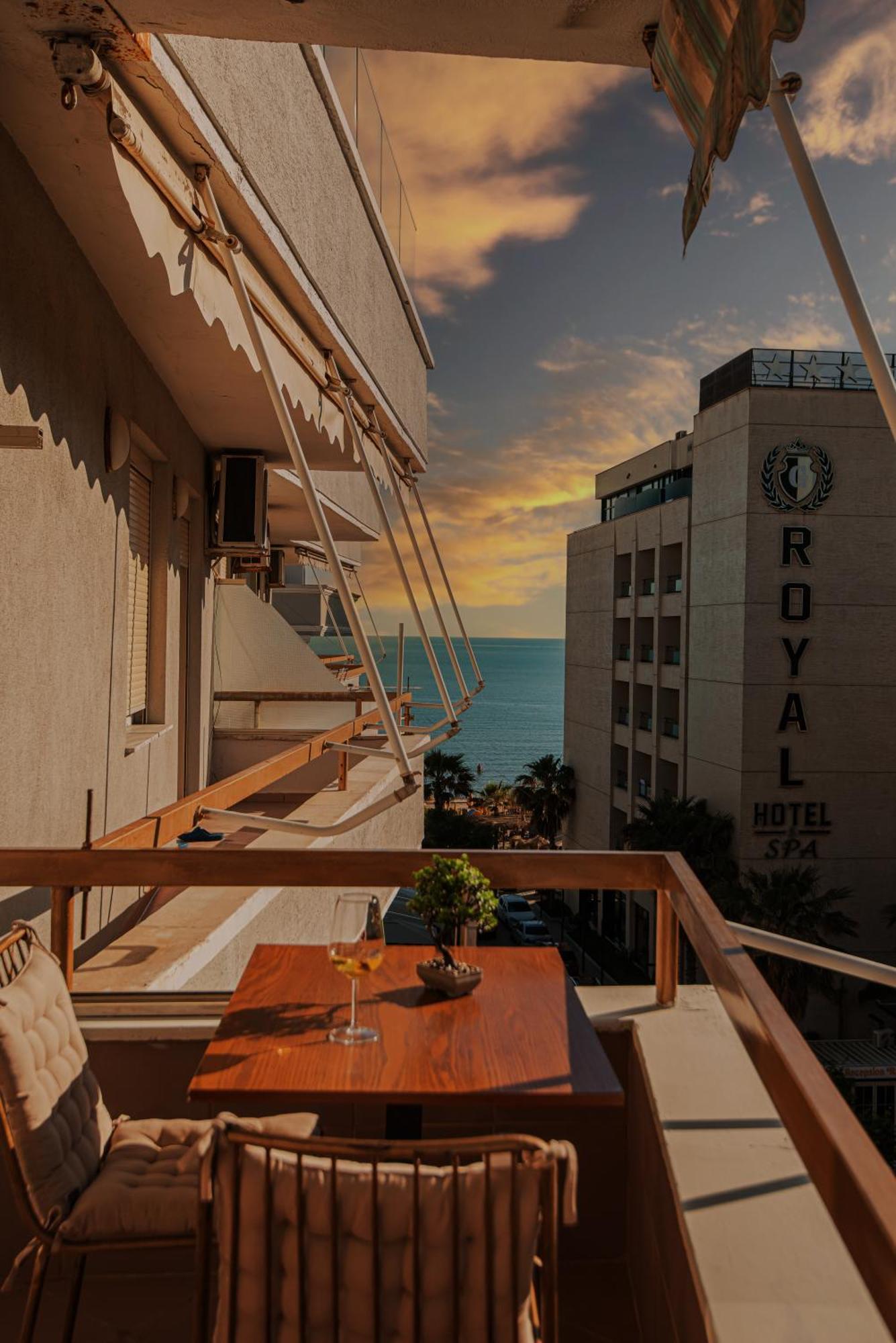 Vivi'S Seaside Apartment Durres Exterior photo