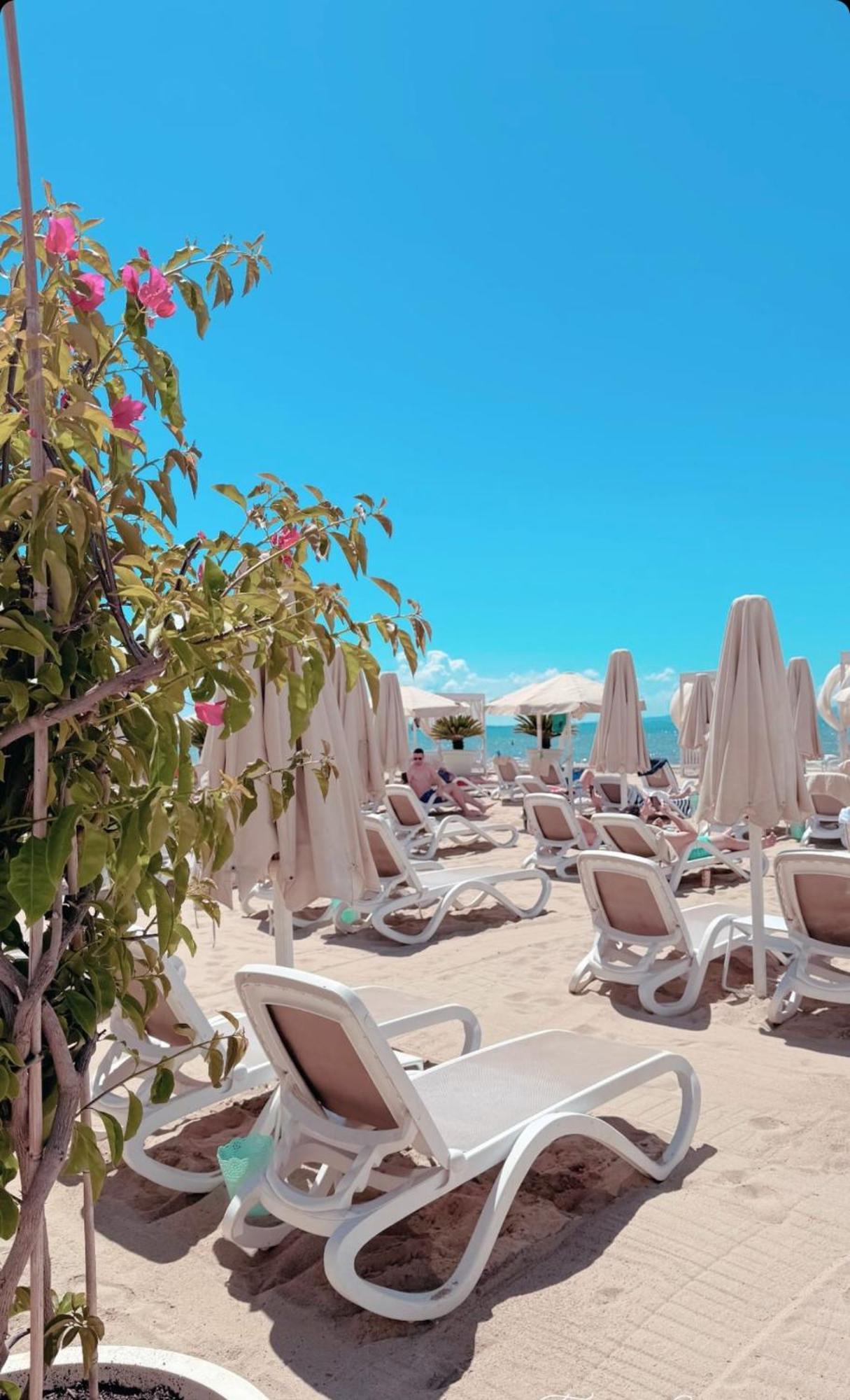 Vivi'S Seaside Apartment Durres Exterior photo